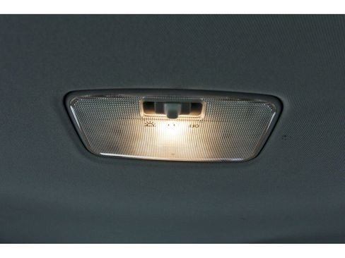 Used 2018 Toyota RAV4 LE FWD image 15