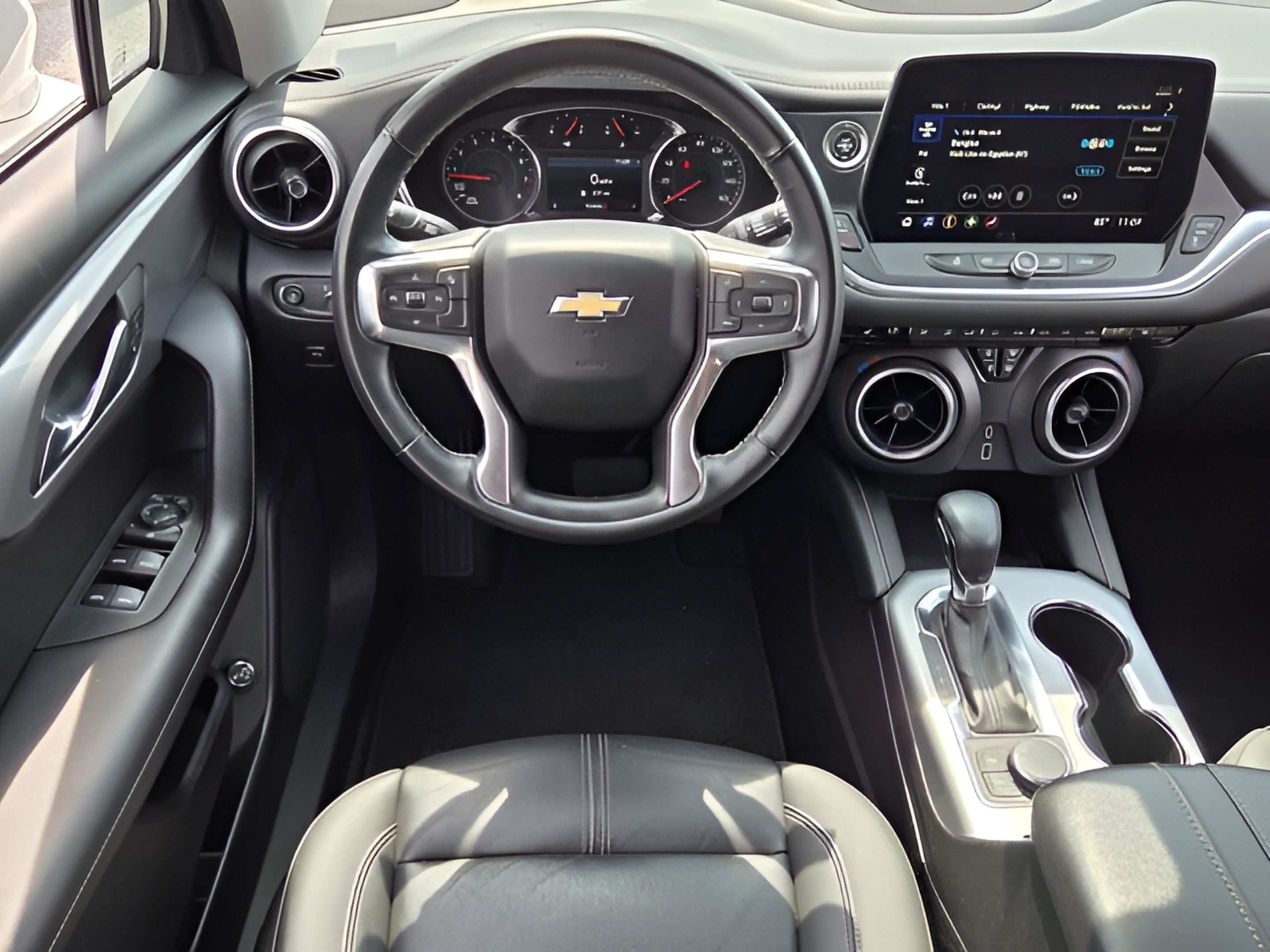 Used 2024 Chevrolet Blazer LT FWD image 11