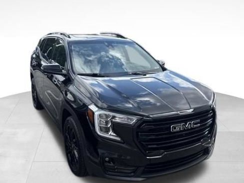 Used 2023 GMC Terrain SLT w/ Tech Package FWD image 2