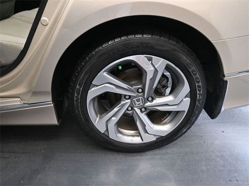 Certified 2018 Honda Accord EX image 14