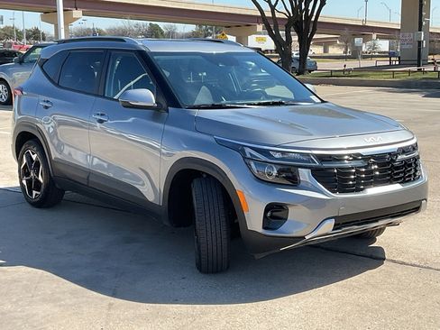 Used 2025 Kia Seltos S image 4