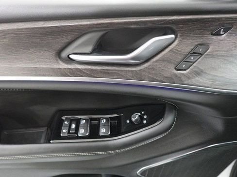 Used 2024 Jeep Grand Cherokee Overland w/ Luxury Tech Group IV image 8