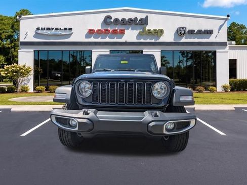 New 2025 Jeep Gladiator Sport AWD/4WD image 2