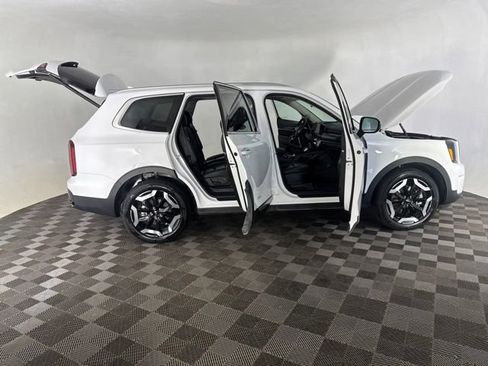 Certified 2025 Kia Telluride S FWD image 15