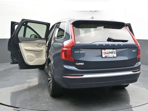 Used 2023 Volvo XC90 B6 Plus image 56