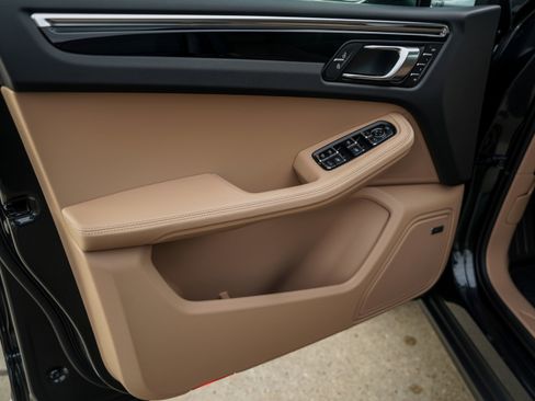 New 2026 Porsche Macan image 16