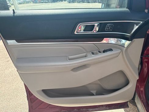 Used 2019 Ford Explorer Limited w/ Class III Trailer Tow Package FWD image 20