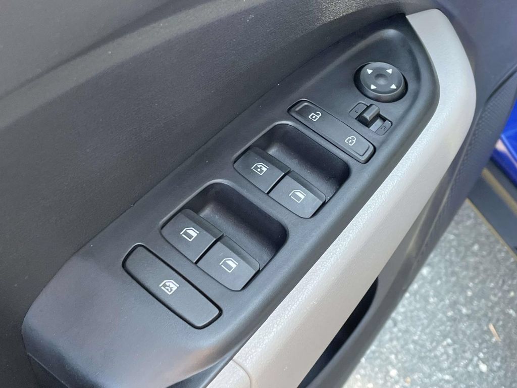 Certified 2023 Hyundai Venue SEL FWD image 14