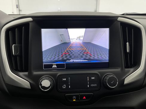 Used 2022 GMC Terrain SLE w/ Driver Convenience Package FWD image 4