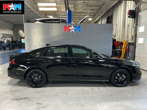 New 2025 Honda Accord SE image 1