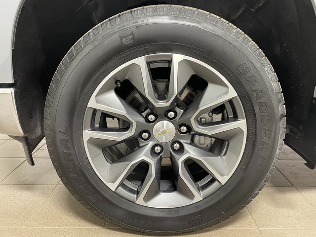 Used 2024 Chevrolet Silverado 1500 LT AWD/4WD image 7