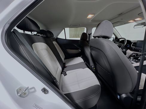 Used 2022 Hyundai Venue SEL image 33