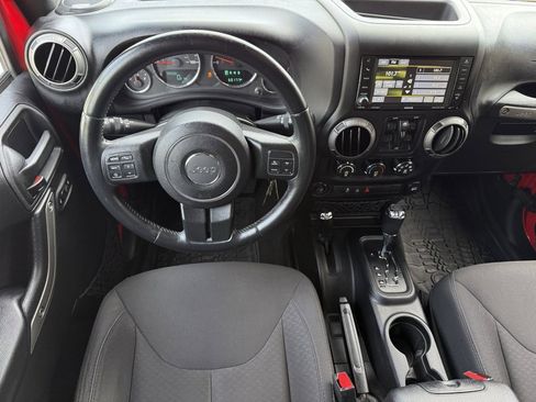 Used 2015 Jeep Wrangler Unlimited Willys image 8