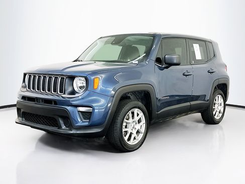 Used 2023 Jeep Renegade Latitude image 3