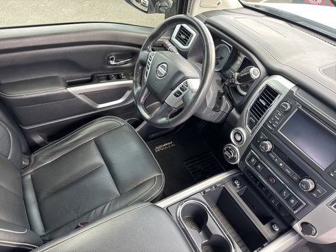 Used 2018 Nissan Titan PRO-4X w/ Pro-4x Convenience Package AWD/4WD image 37
