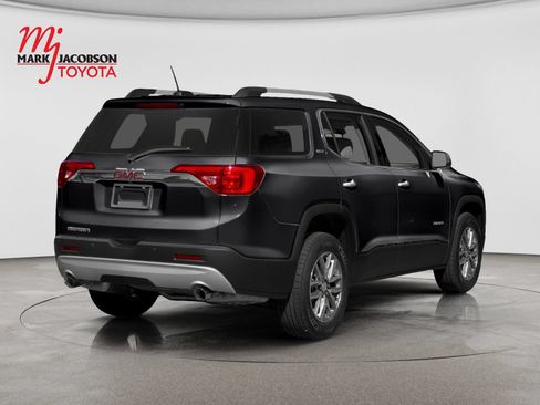 Used 2018 GMC Acadia SLT FWD image 2