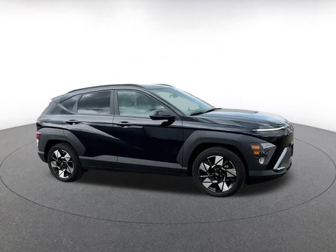 Used 2025 Hyundai Kona SEL image 2