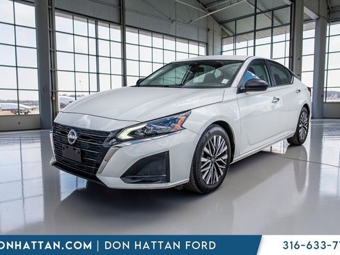 Used 2025 Nissan Altima 2.5 SV FWD image 27