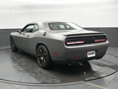 Used 2017 Dodge Challenger R/T image 9