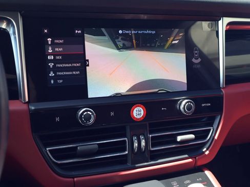 Certified 2023 Porsche Macan S image 19