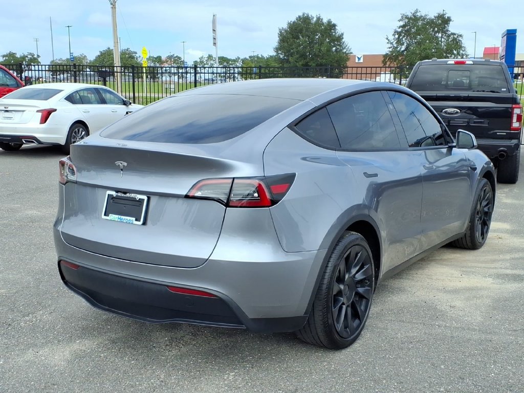 Used 2025 Tesla Model Y Long Range RWD image 7