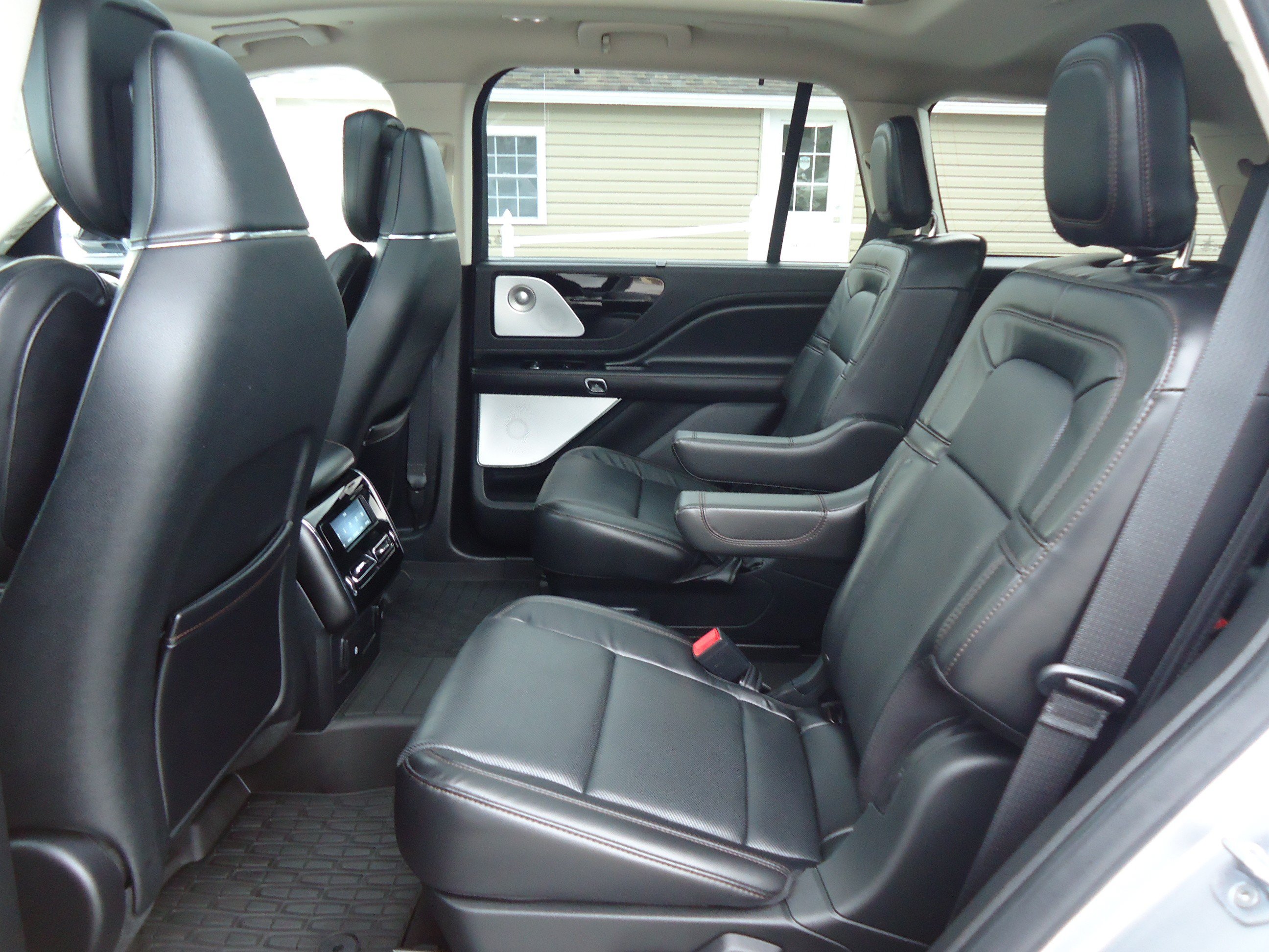 Used 2021 Lincoln Aviator Grand Touring w/ Equipment Group 302A AWD/4WD image 29
