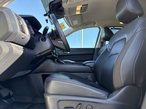 Used 2022 Nissan Pathfinder SL image 16