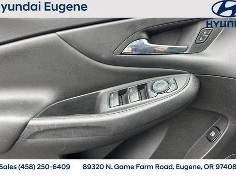 Used 2017 Chevrolet Volt Premier w/ Driver Confidence II Package image 12