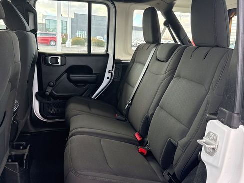 Used 2022 Jeep Wrangler Unlimited Sport image 17