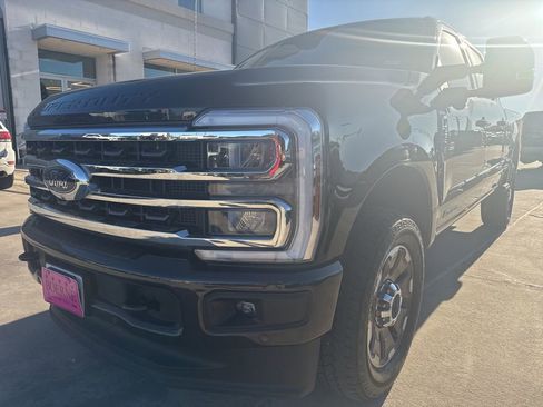 Used 2025 Ford F250 King Ranch w/ FX4 Off-Road Package image 3