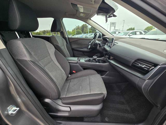 Used 2022 Nissan Rogue SV FWD image 12