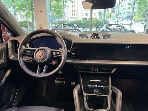 Used 2024 Porsche Cayenne Turbo GT image 4