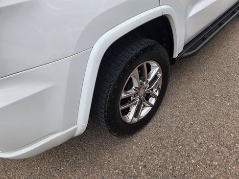 Used 2015 Jeep Grand Cherokee Overland AWD/4WD image 11