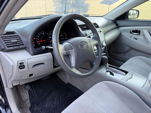 Used 2010 Toyota Camry LE FWD image 17