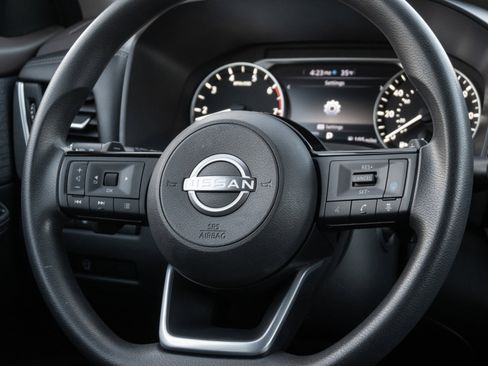 Used 2023 Nissan Rogue SV image 25