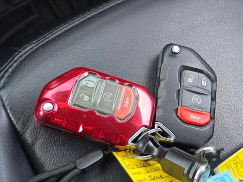 Used 2018 Jeep Wrangler Unlimited Sport image 16