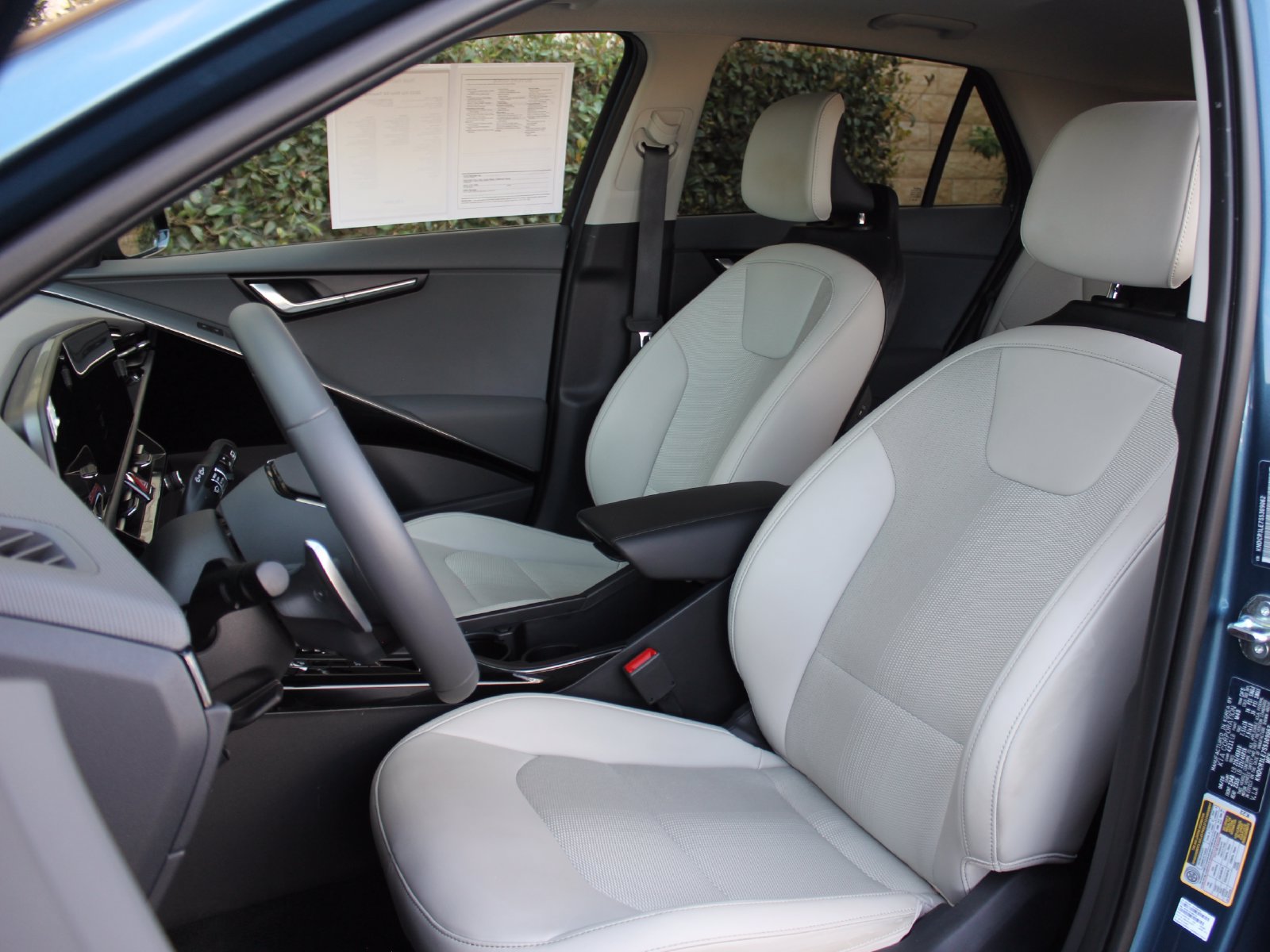 Used 2025 Kia Niro EX Touring FWD image 16