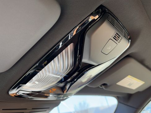 Used 2026 BMW X5 xDrive50e w/ M Sport Package image 31