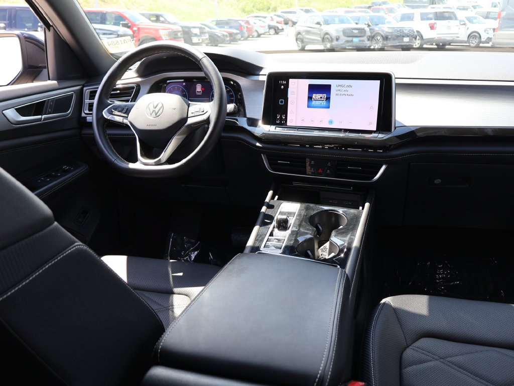 Used 2025 Volkswagen Atlas Cross Sport SE FWD image 12