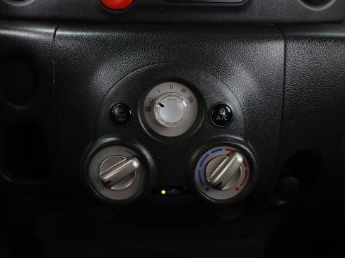 Used 2011 Nissan Cube 1.8 S w/ Interior Designer Pkg FWD image 29