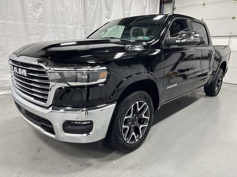 Used 2025 RAM 1500 Laramie AWD/4WD image 3