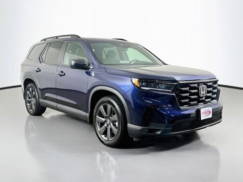 Used 2025 Honda Pilot Sport image 15