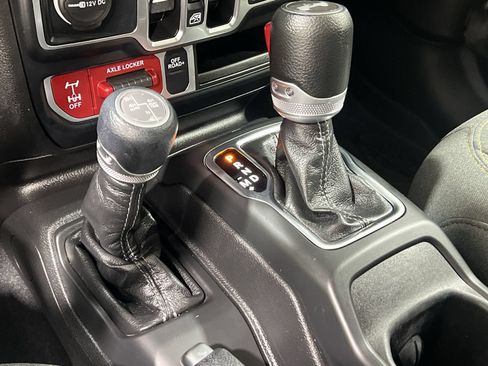 Used 2024 Jeep Wrangler Unlimited AWD/4WD image 19