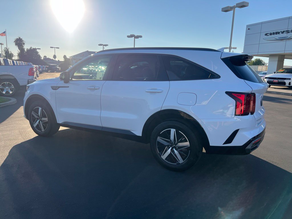 Used 2023 Kia Sorento EX w/ Panoramic Sunroof Package FWD image 17