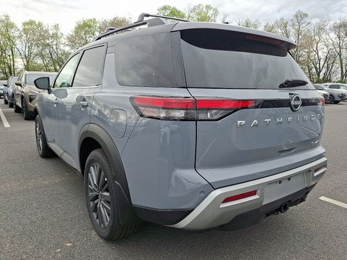 New 2025 Nissan Pathfinder SL w/ SL Premium Package image 3