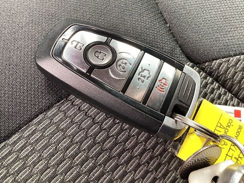 Used 2018 Ford Explorer XLT w/ Equipment Group 201A AWD/4WD image 33