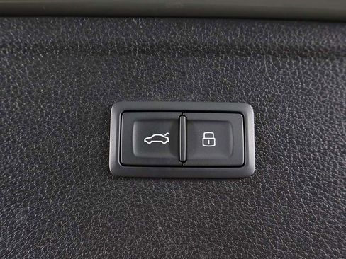 Used 2022 Audi SQ5 Premium Plus w/ Premium Plus Package image 21