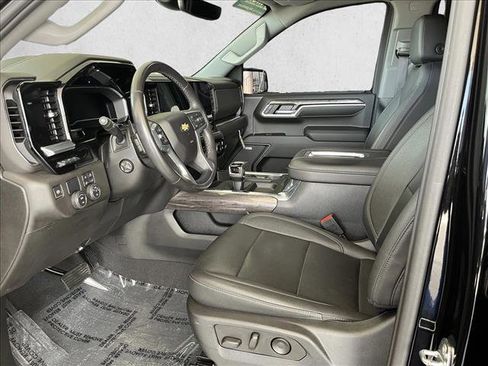 Used 2022 Chevrolet Silverado 1500 LTZ w/ LTZ Premium Package image 9