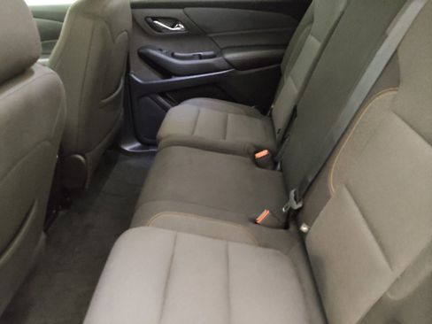 Used 2021 Chevrolet Traverse LS FWD image 18