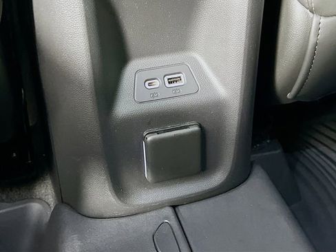 Used 2022 Buick Envision Avenir w/ Technology Package II image 37